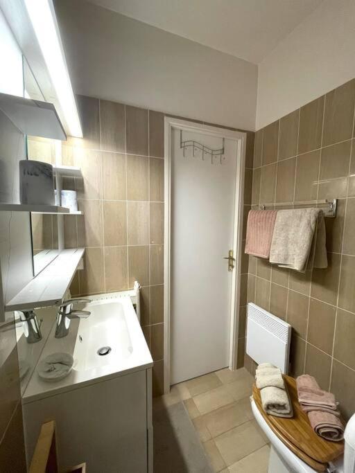 Studio Port Marina - Parking Prive, Climatise Au Ducal Вільнев-Лубе Екстер'єр фото
